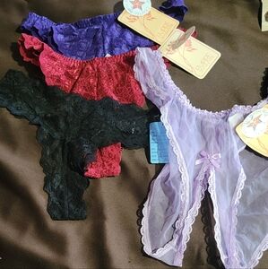 4 Pair Elegant Lace Panties Set - Black, Red, and Purple